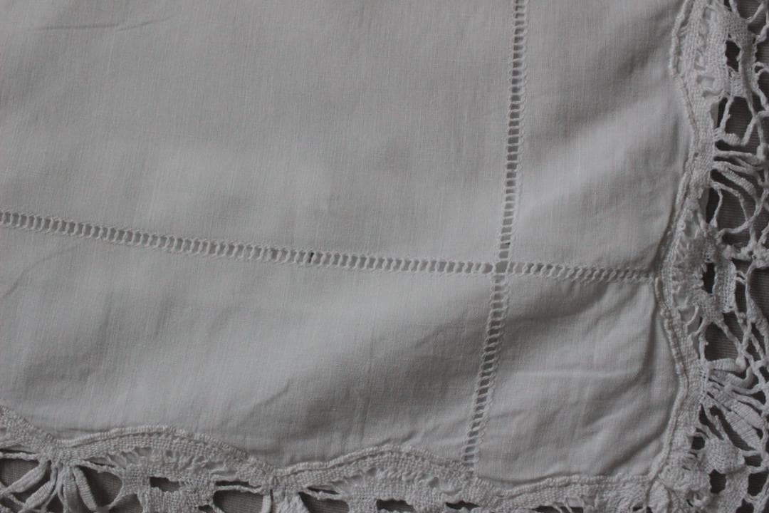 フランスアンティーク・クッションカバー \"J・C\"ドロンワーク/白糸刺繍