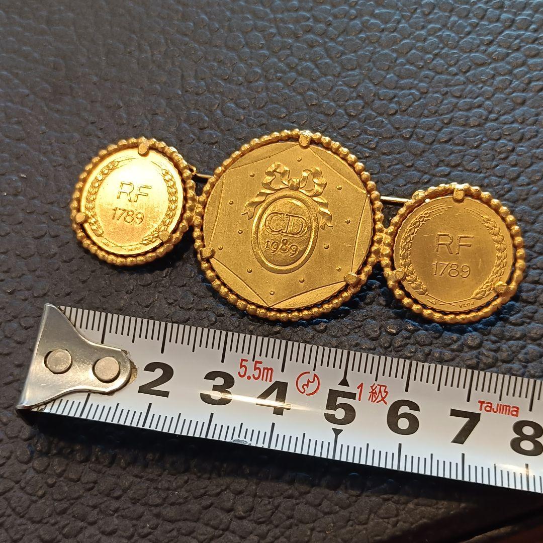 クリスチャンディオール　モチーフ　ブローチ　ゴールド