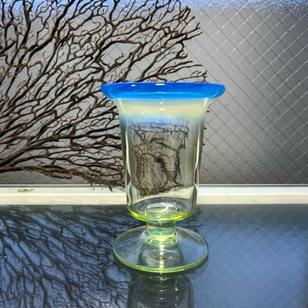 骨董　時代ガラス　超希少！　水色乳白暈し　ベル型　若草色ガラス　氷コップ