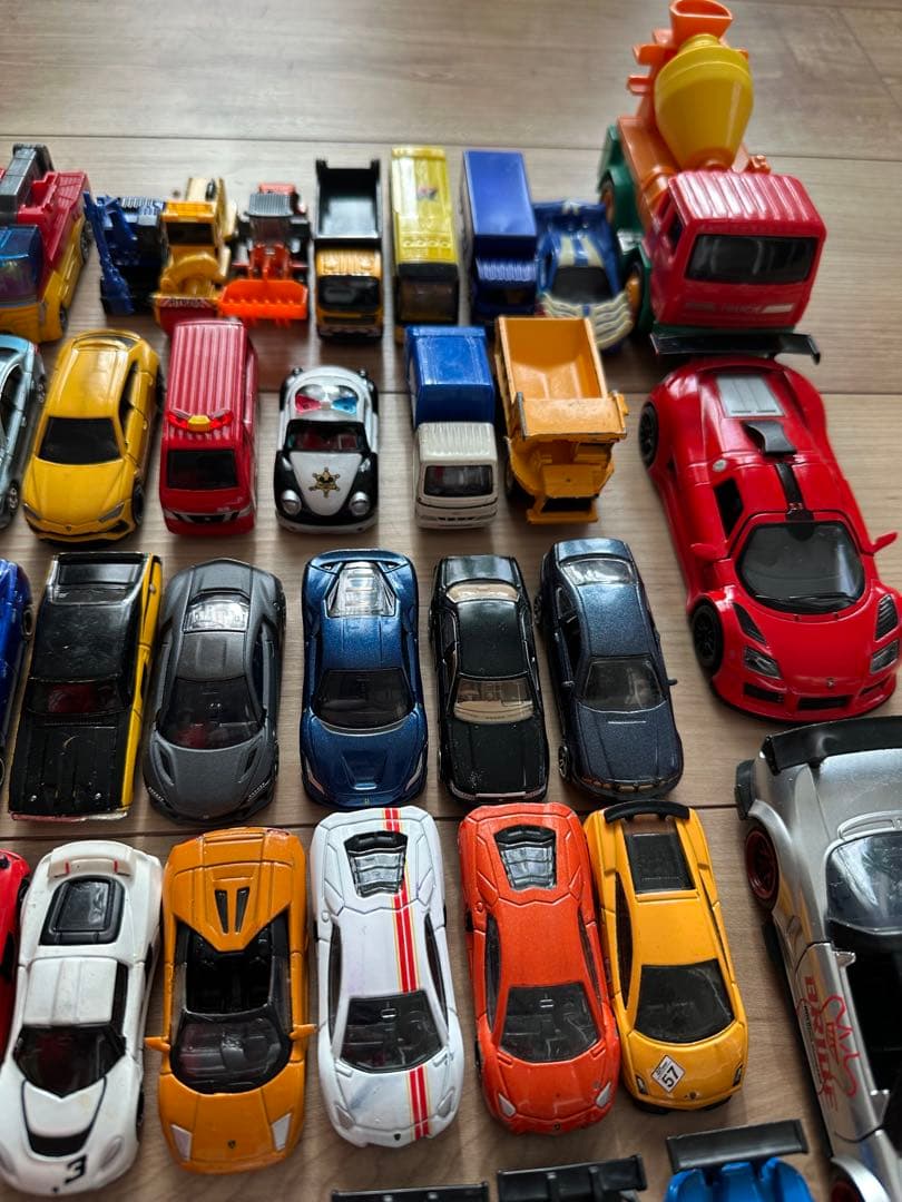 トミカ、トミカプレミアム、ホットウィール他70台まとめ売り　バラ売り不可