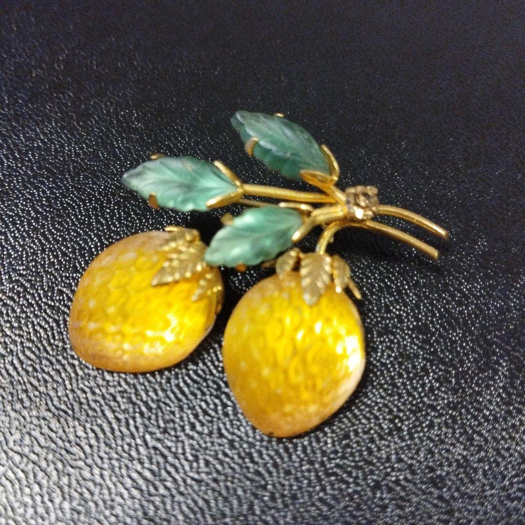 AUSTRIA フルーツ ブローチ ストロベリー②