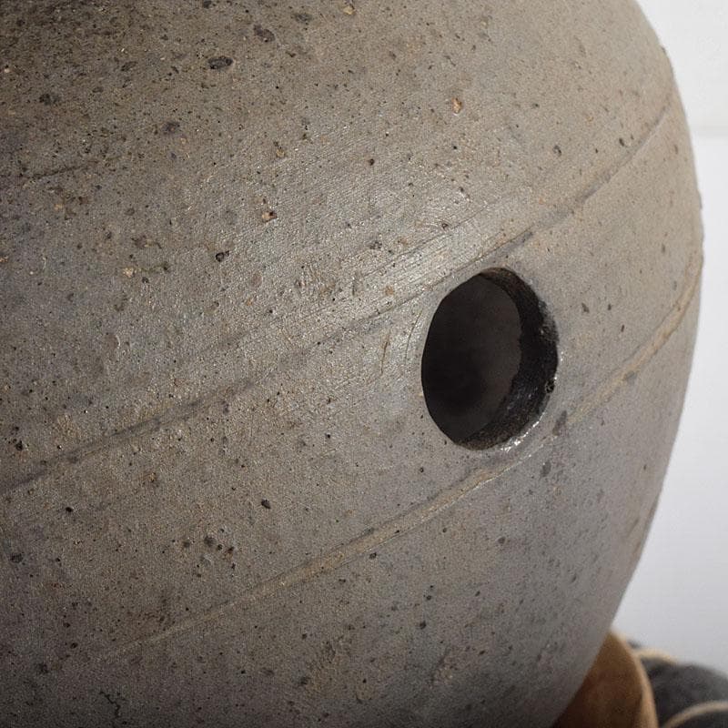 珠洲焼　有孔広口小壷　台座付　合わせ箱　C　R8830H