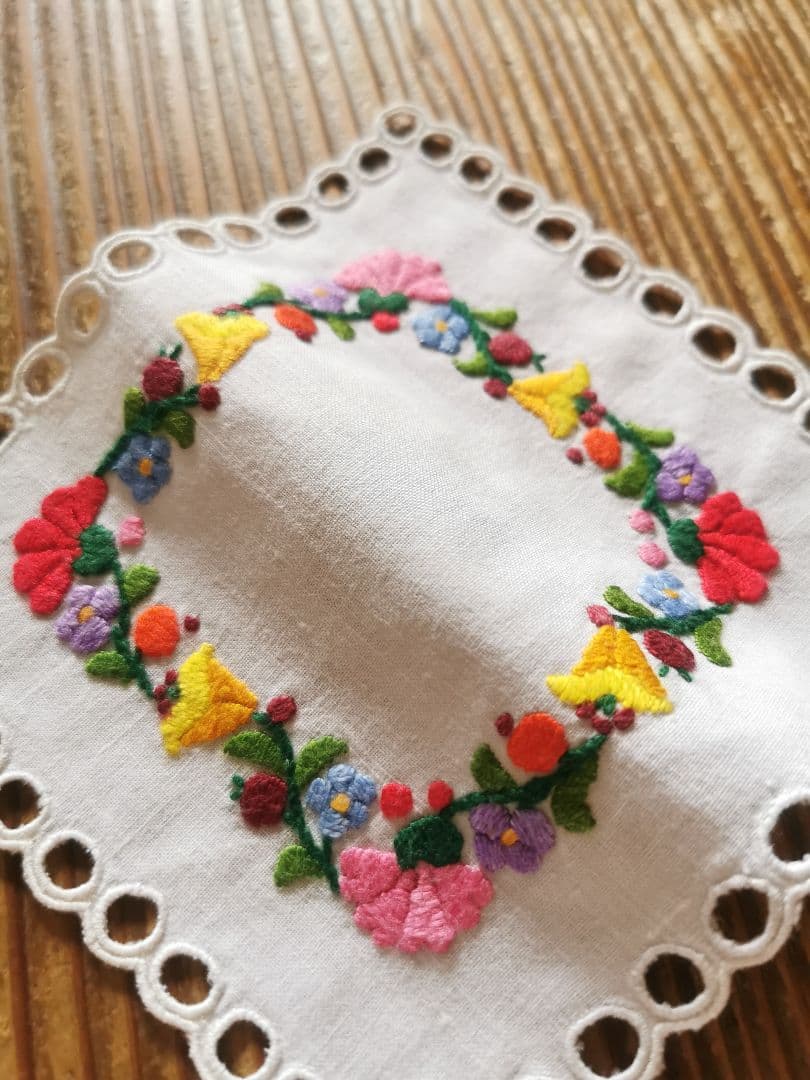 アンティーク カロチャ刺繍 スカラップアイレット ドイリー ２枚ペアセット