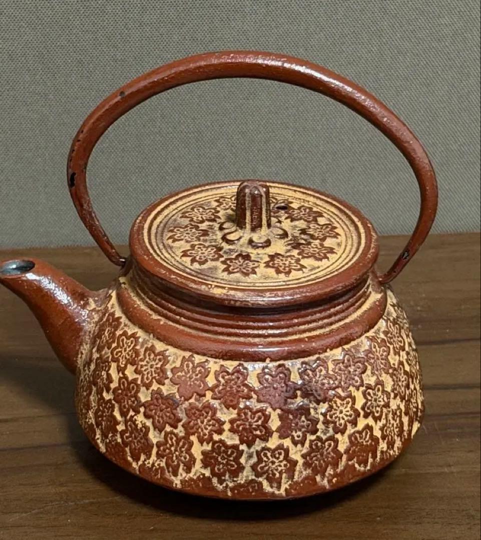 【南部鉄器】急須 鉄瓶 照光堂ブラウン 桜模様 アルミ茶こし付き　未使用