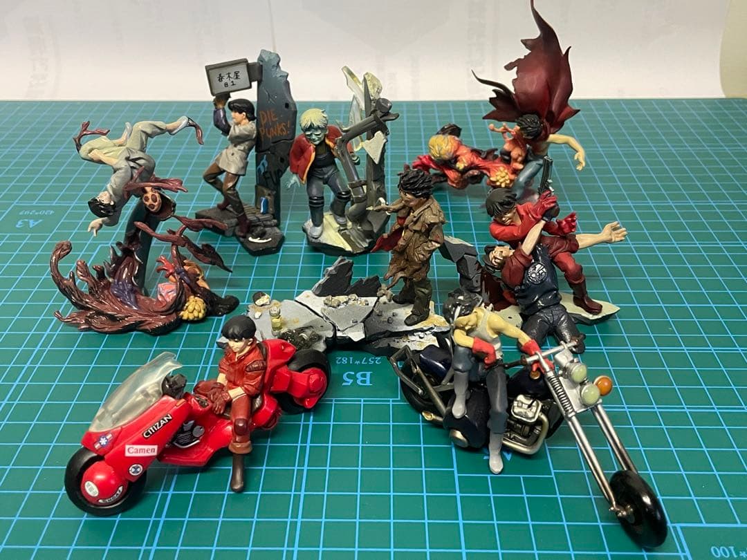 アキラ フィギュア　8体