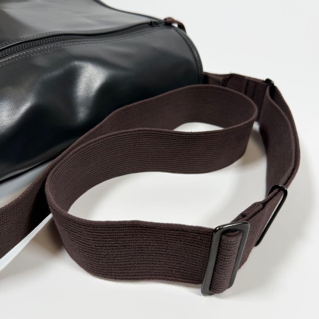 【極美品】ラゲッジレーベル　メッセンジャーバッグ　ライナー　黒系　赤バッテン