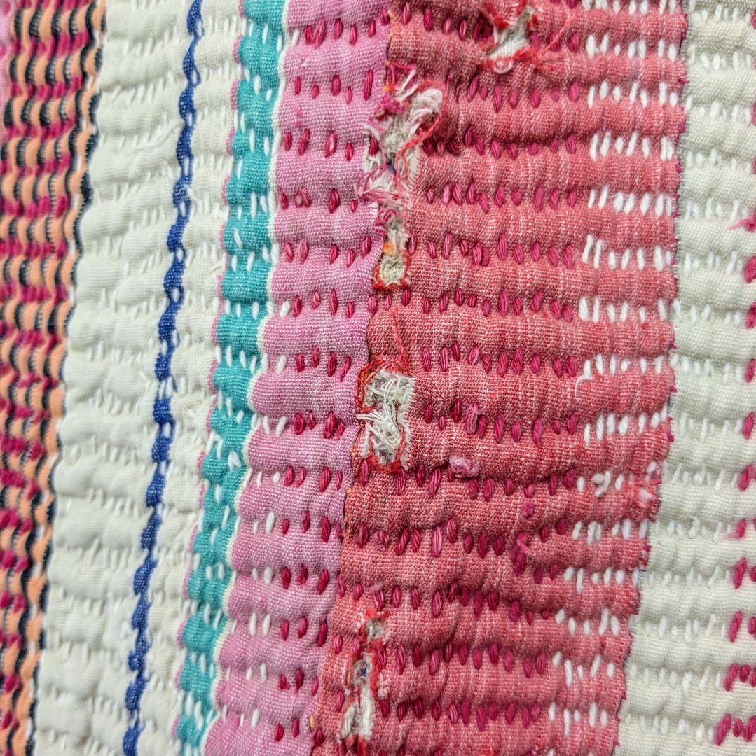 ピンクが映えるストライプ柄のヴィンテージラリーキルト　刺し子　刺繍布　エスニック