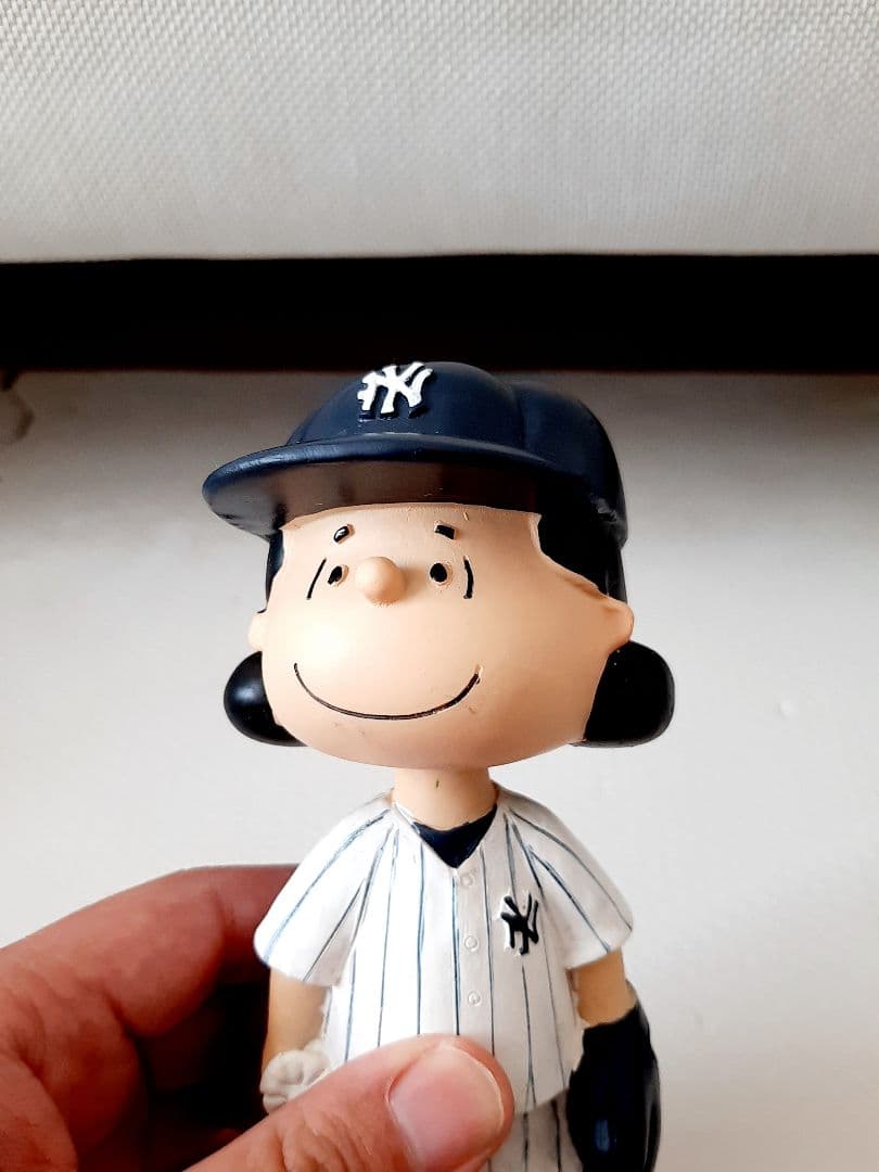 ルーシー　ボブルヘッド　ヤンキース　フィギュア　シュローダー