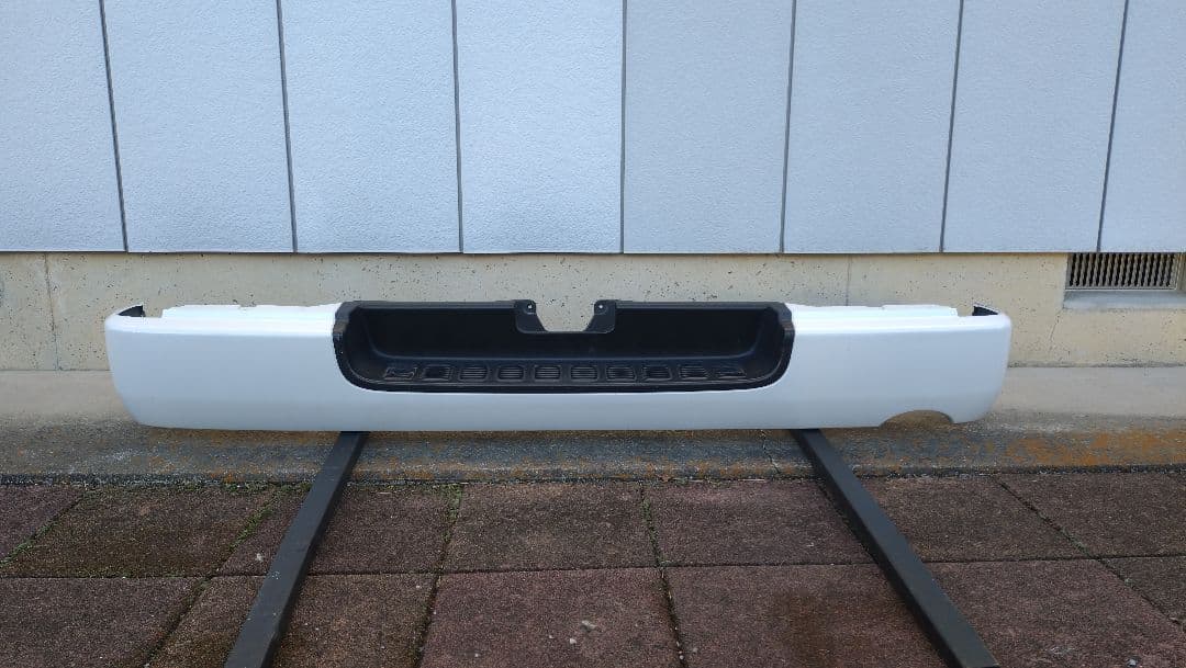 HIACE 4型標準　純正ホワイト　リヤバンパー