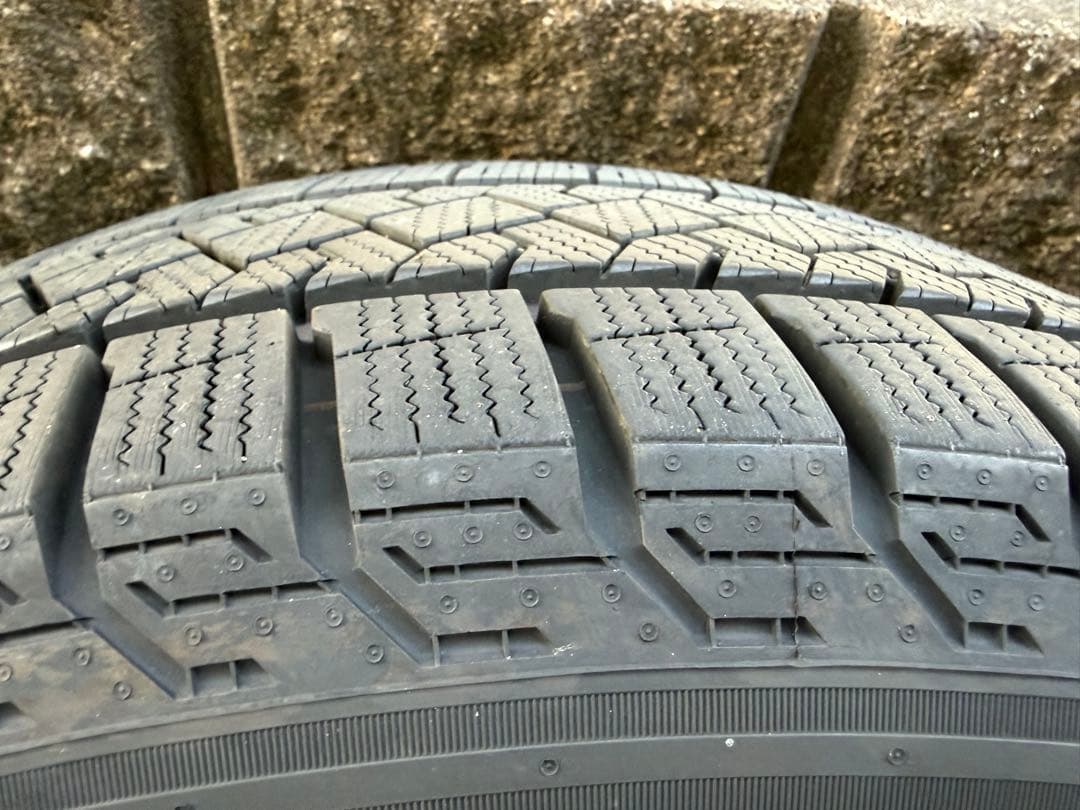 送料無料！215/65R16 2023年製スタッドレスホイール４本