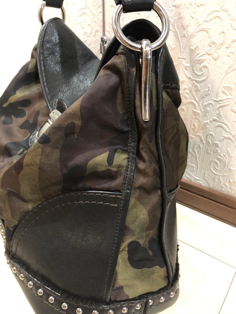 プラダ　カモフラージュ　ハンドバッグ　迷彩