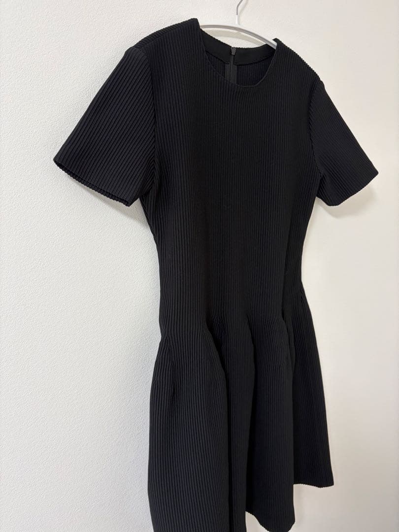 CFCL 膝丈ニットワンピース 2024ss ブラック