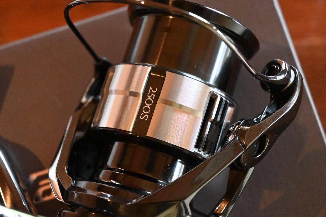 美品 23 ヴァンキッシュ 2500s シマノ リール