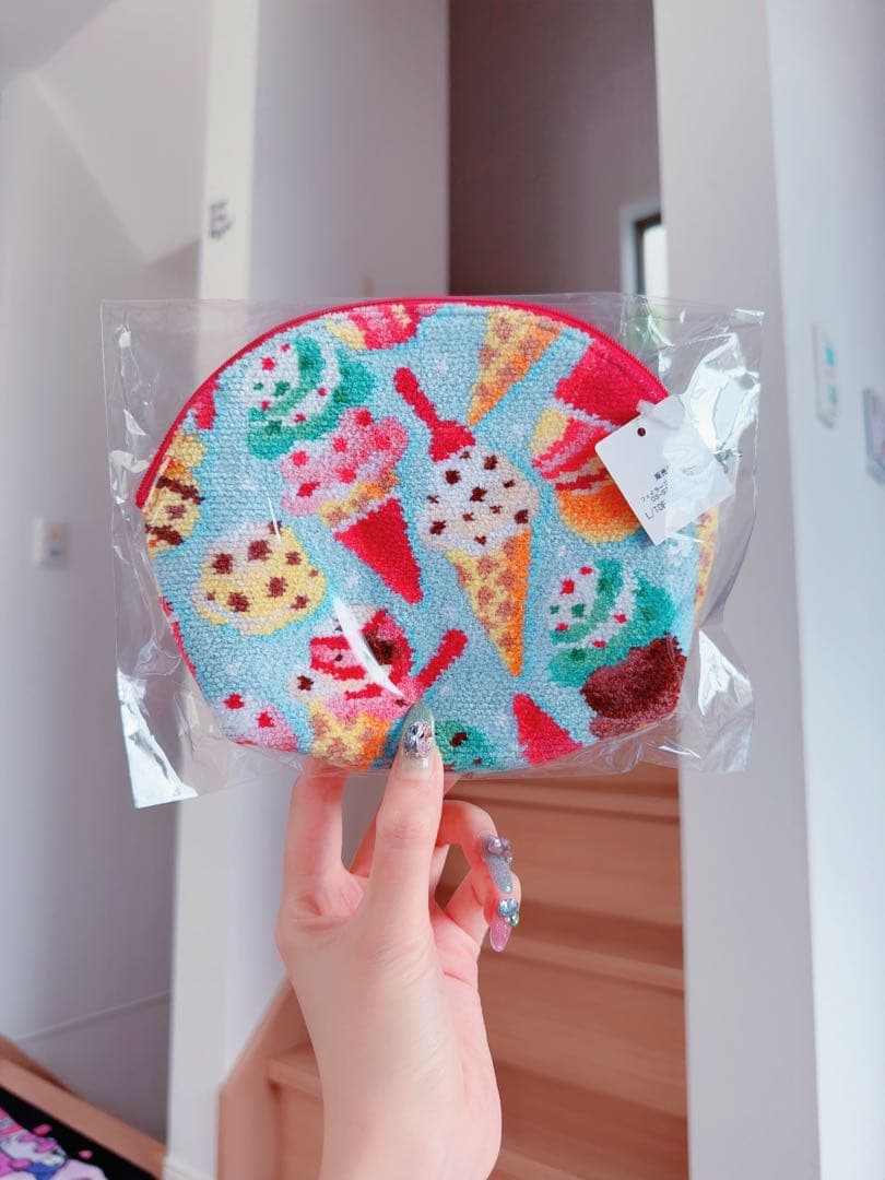 完売品　フェイラー×サーティーワン　アイスクリーム柄ポーチ