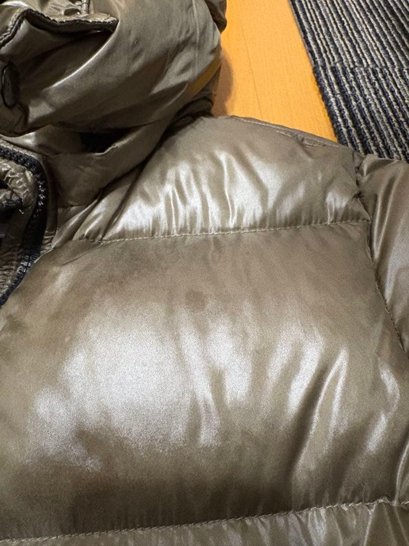 あいうえお　TATRASタトラス　オリーブ色 フード付きダウンジャケット