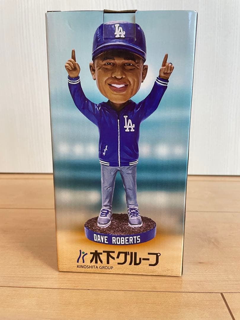未開封⭐︎４／26球場配布　デイブ・ロバーツ ボブルヘッド フィギュア