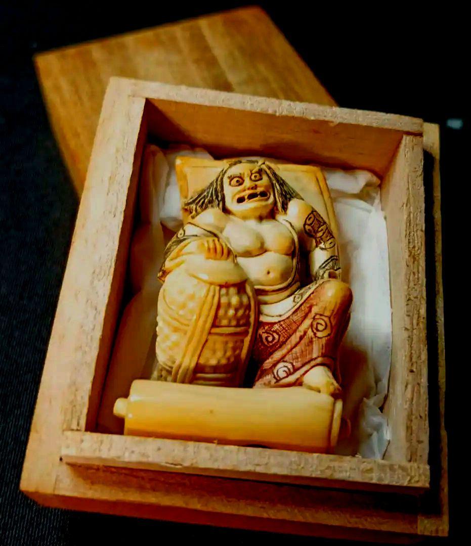 蕉雨 在銘 根付「日本画掛軸から飛び出す 鬼と釣り鐘の図 期間限定値下