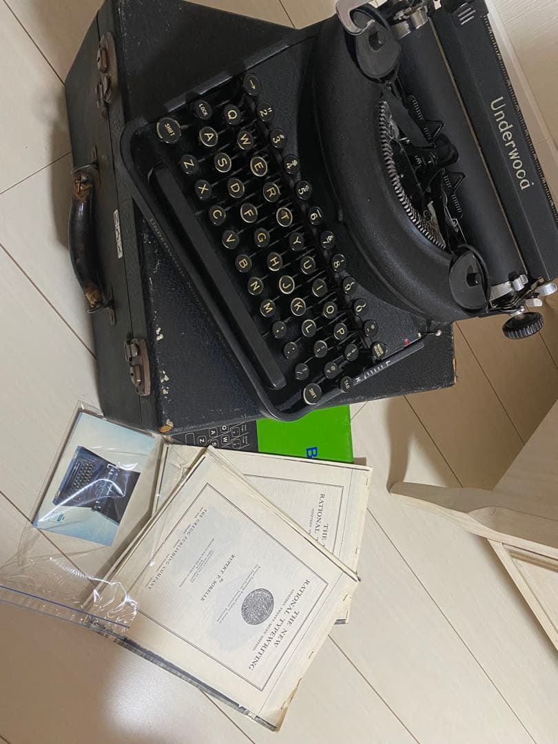 Underwood 手動タイプライター 黒色 ケース付き