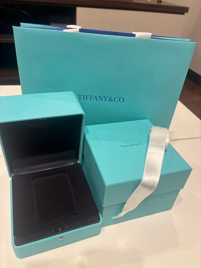 新品未使用　ティファニー 腕時計 ケース ブルーBOX 空箱