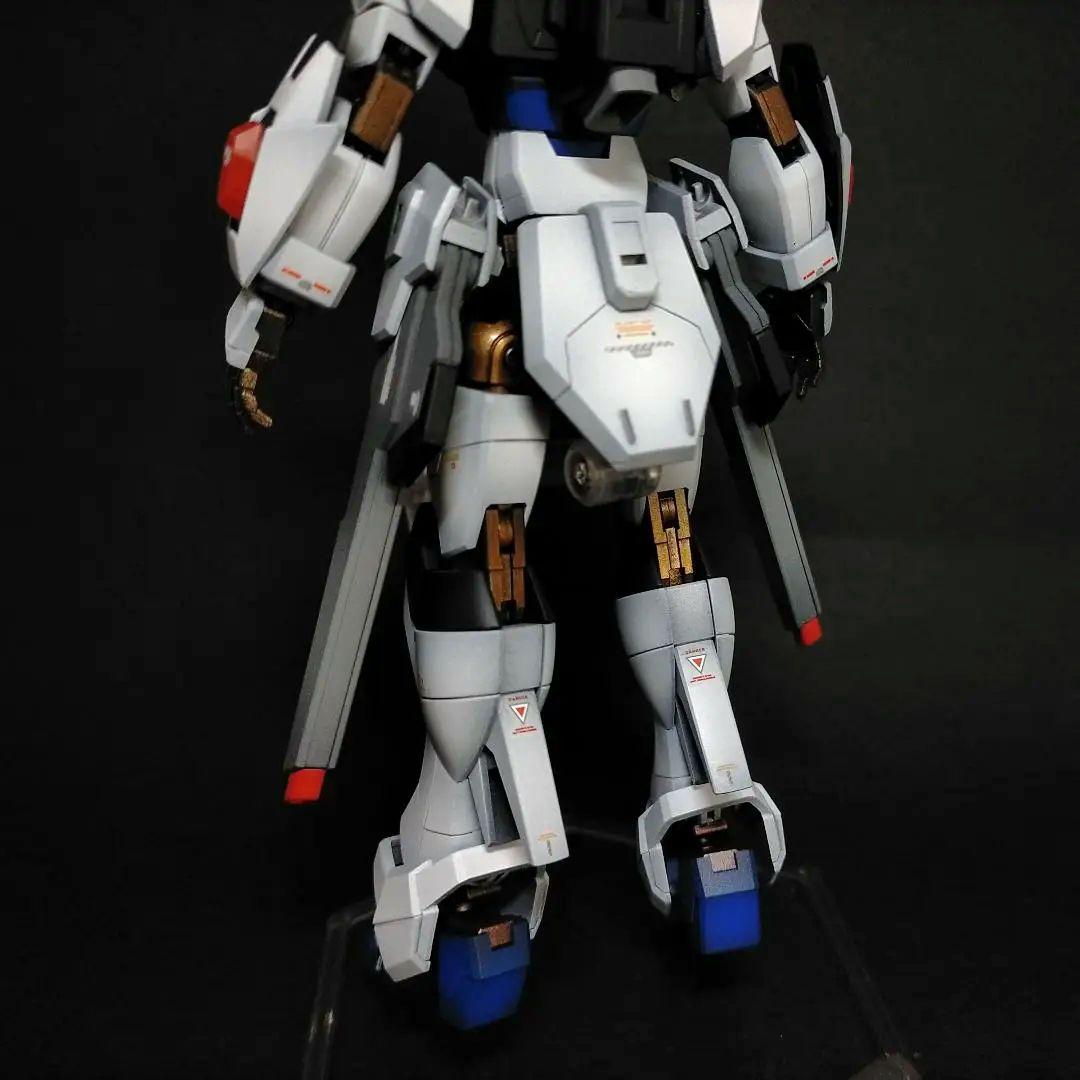 HGCE マイティーストライクフリーダムガンダム 全塗装完成品(胴体延長改修)
