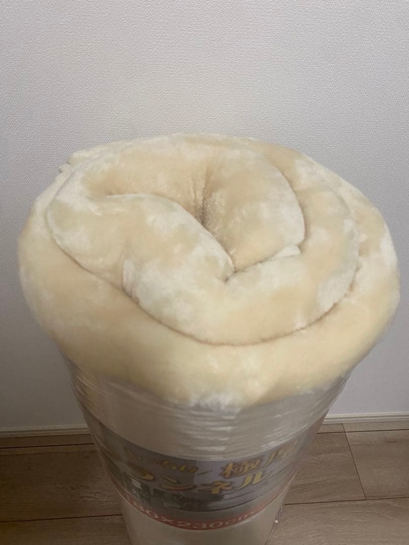 西川　極厚フランネルラグ　アイボリー