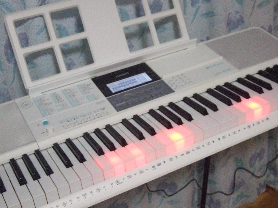 CASIO 電子ピアノ・キーボード LK-516 スタンド付　【送料込み】