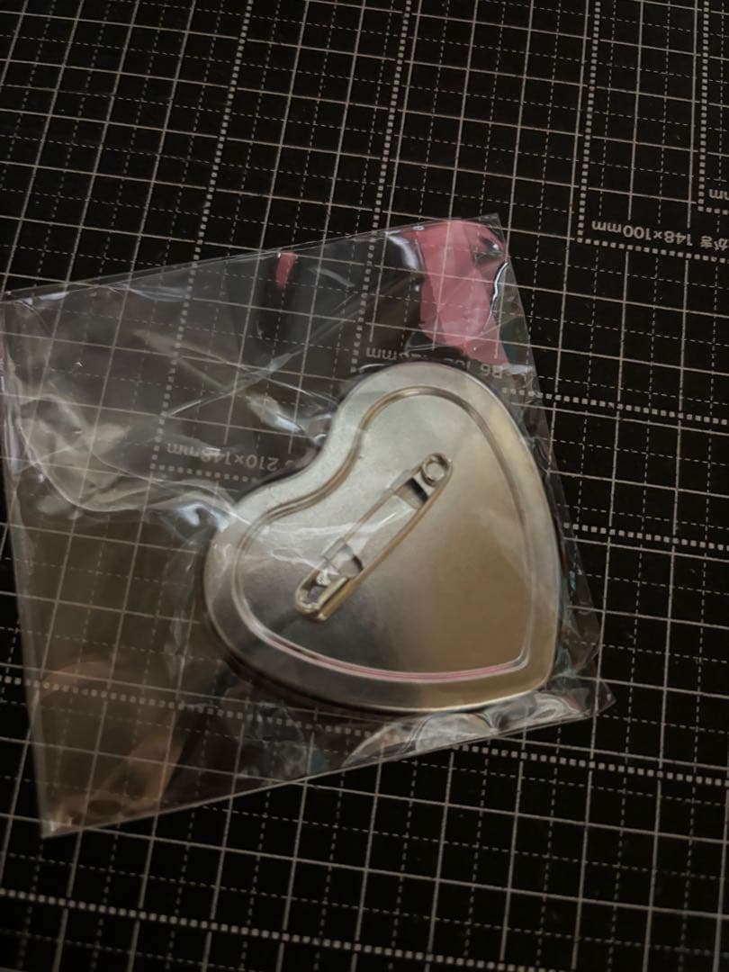 鬼滅の刃　嘴平伊之助　プリロール　ケーキ　クリスマス　缶バッジ　ハート缶バッジ