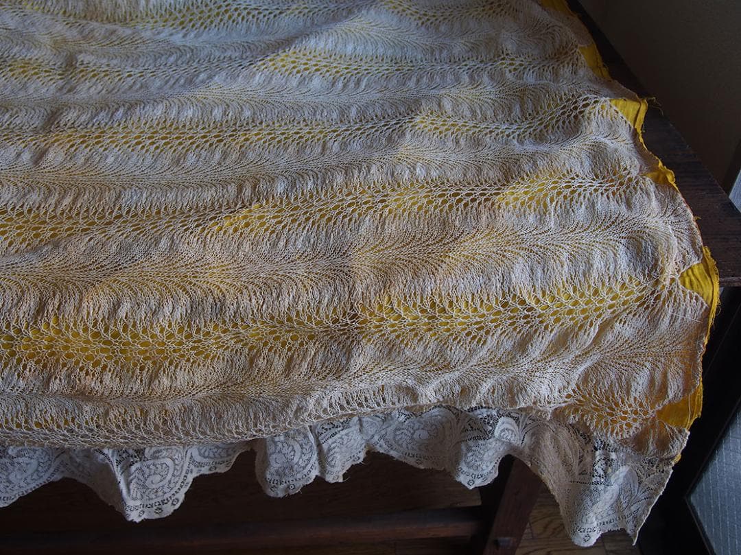 ニッティングレース ベッドカバー 209c×185c+縁飾り 間仕切り/K368