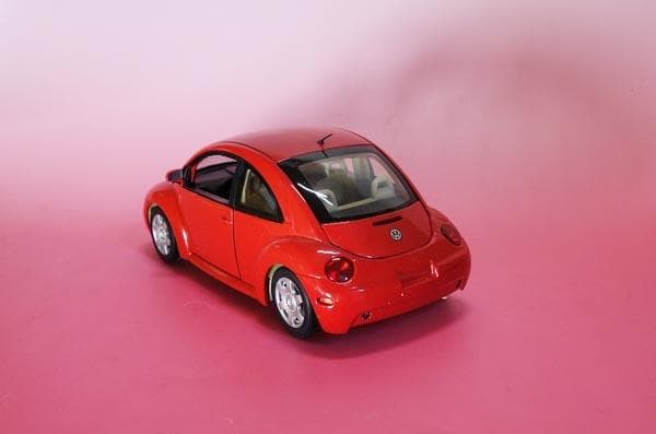 オートアート フォルクスワーゲン ニュービートル 1/18   2011