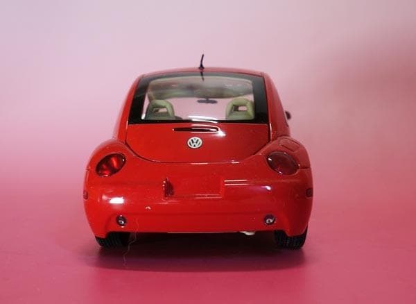 オートアート フォルクスワーゲン ニュービートル 1/18   2011