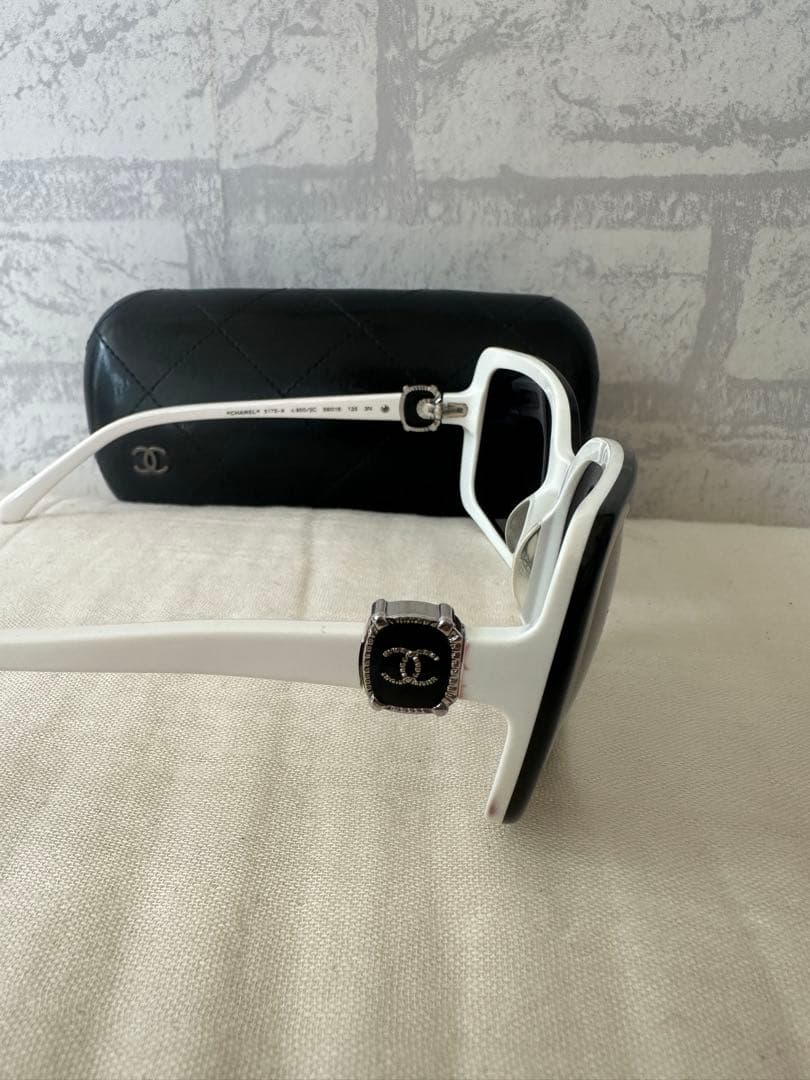 CHANEL サングラス ブラック/ホワイト