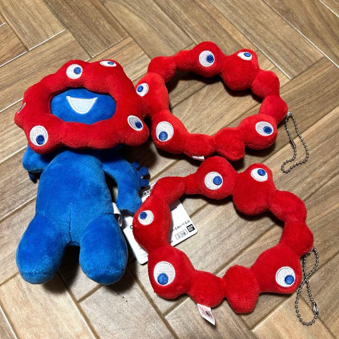 ミャクミャク　かばんに付けられるぬいぐるみ