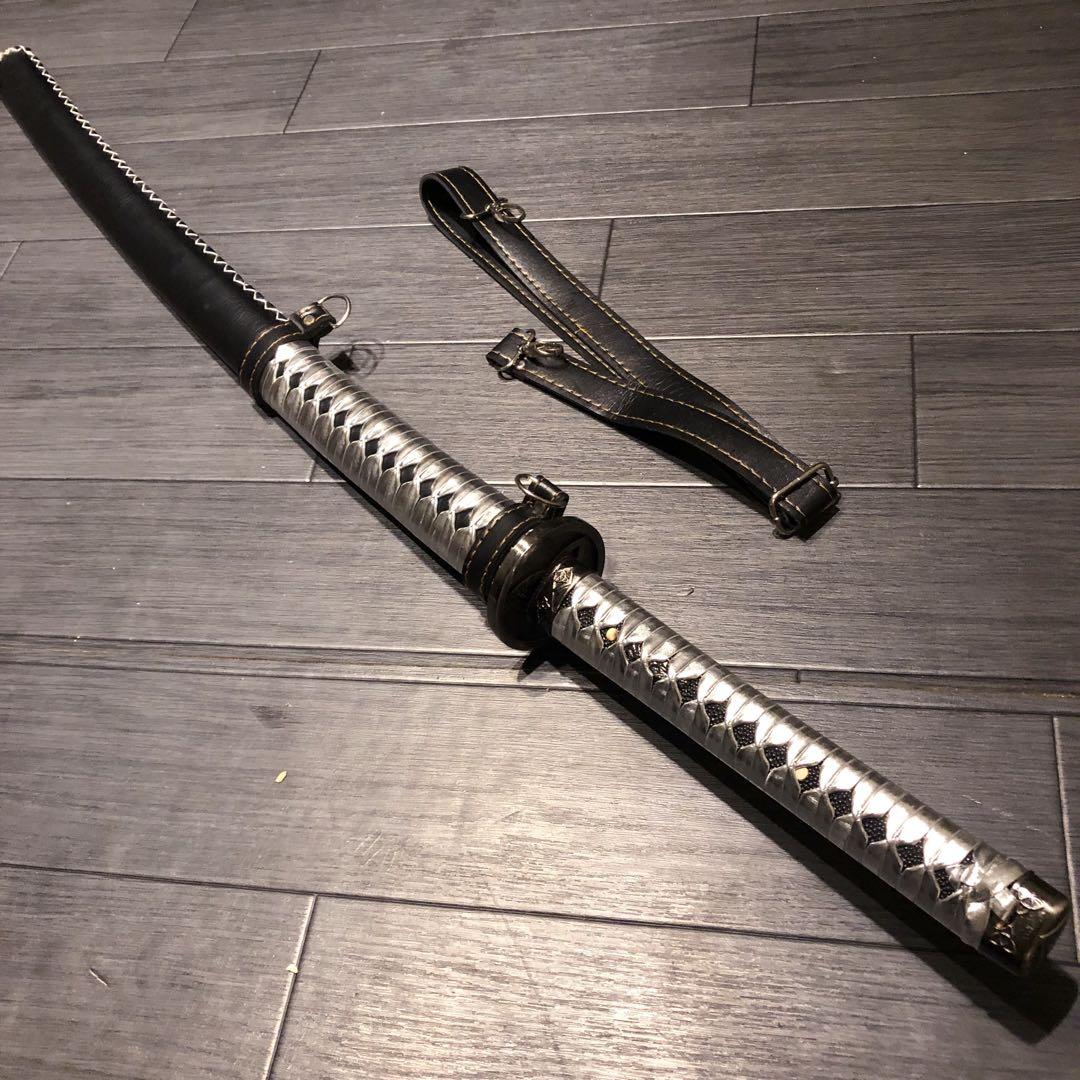 希少品　高級模造刀　ローズウッド　木刀　鞘付き木刀　拵え　高級居合刀　銀拵え