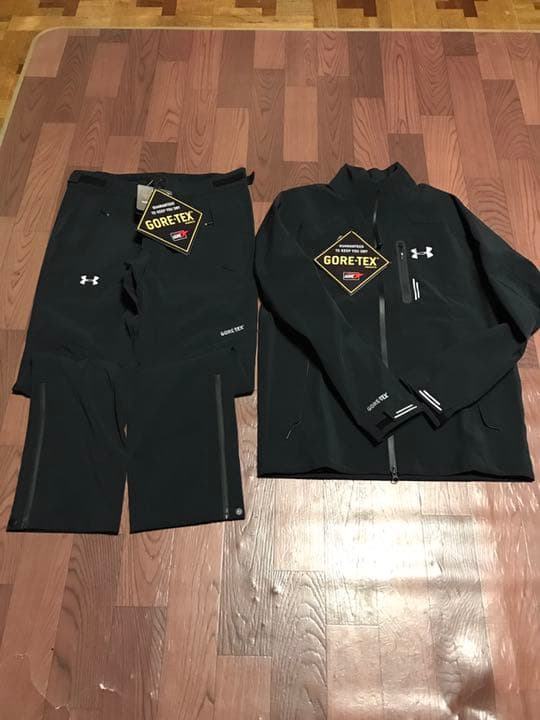 希少 アンダーアーマー MD ブラック ゴアテックス ウェアのみの出品です