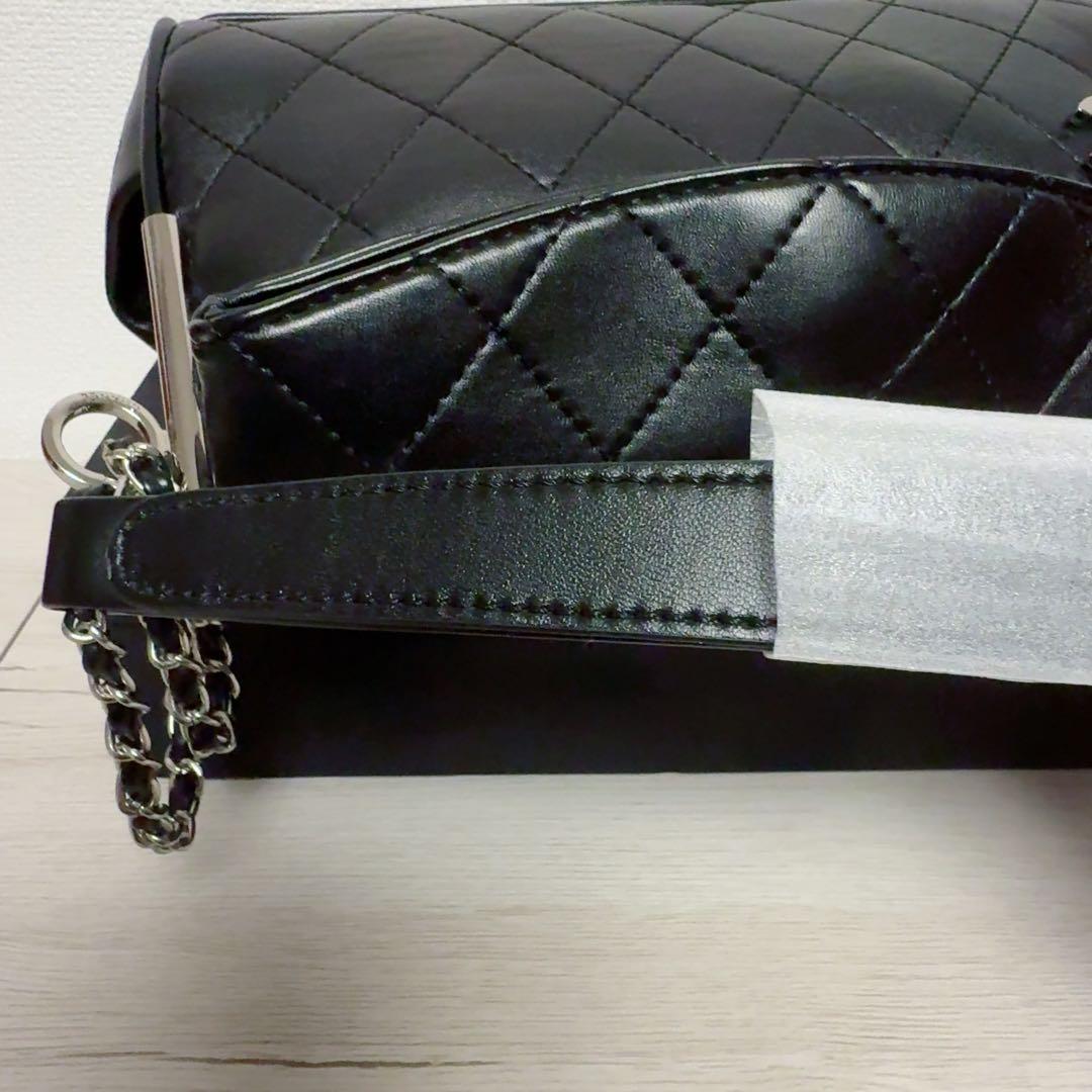 CHANEL ブラックレザー ショルダーバッグ ノベルティ チャーム