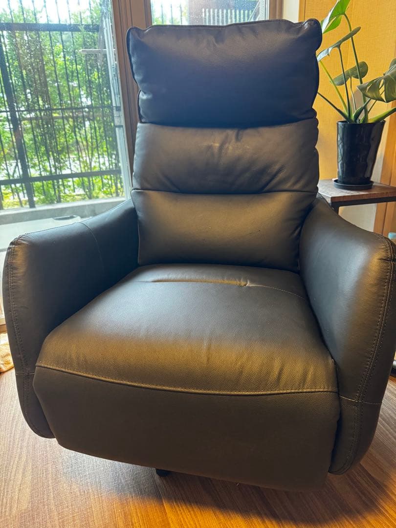 美品　ニトリ 電動リクライニングパーソナルチェア(2モーター LE01 BK)