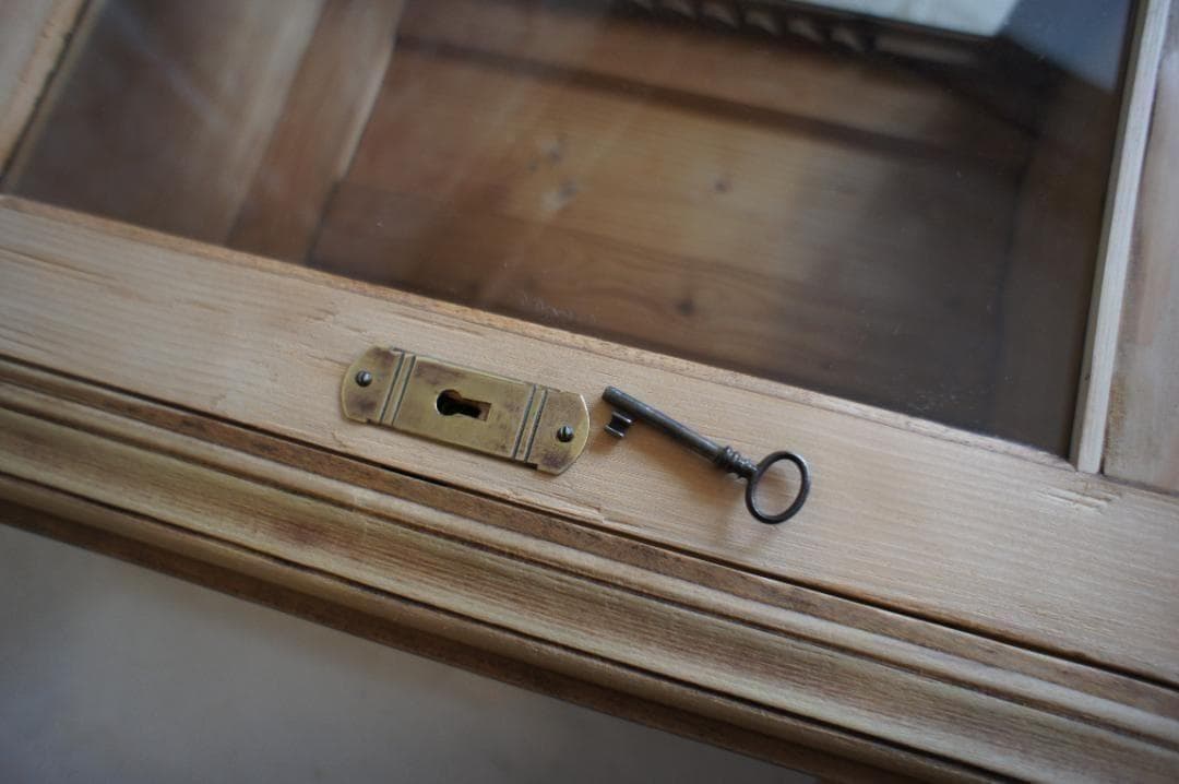 フランスアンティーク　飾り棚　キャビネット　ガラスケース　PARIS