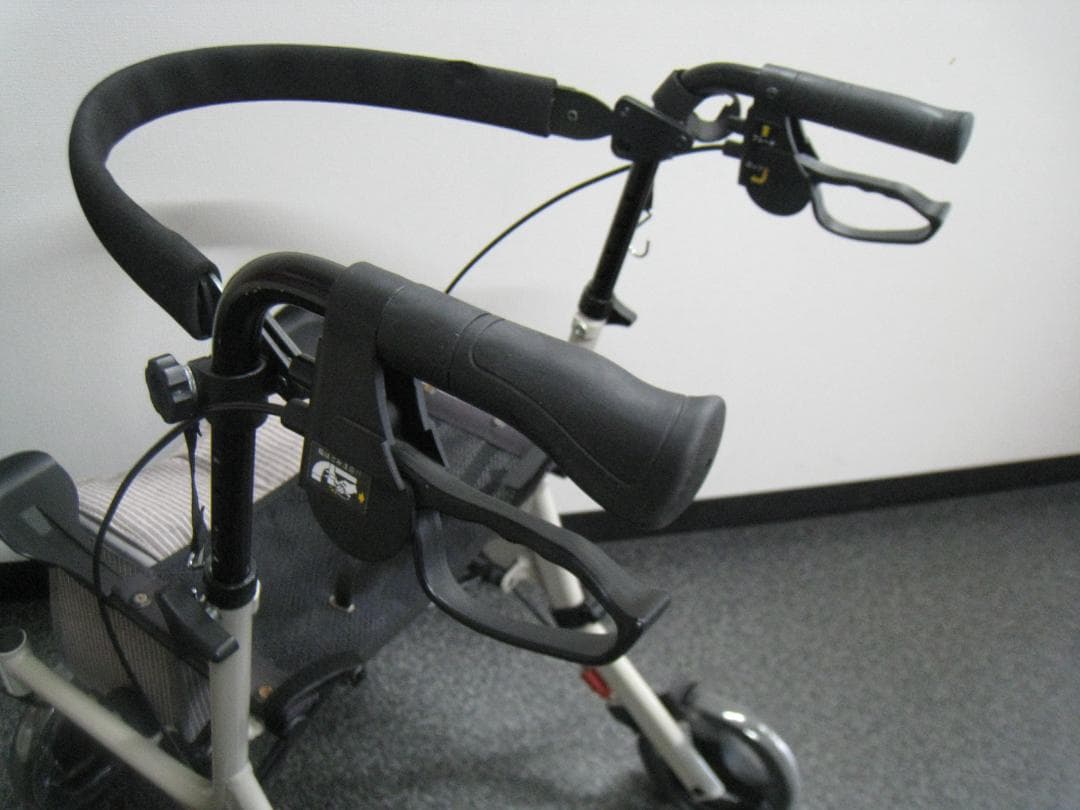 屋外用 四輪 歩行車 ショッピングターン 安寿 アロン化成 送料無料　③