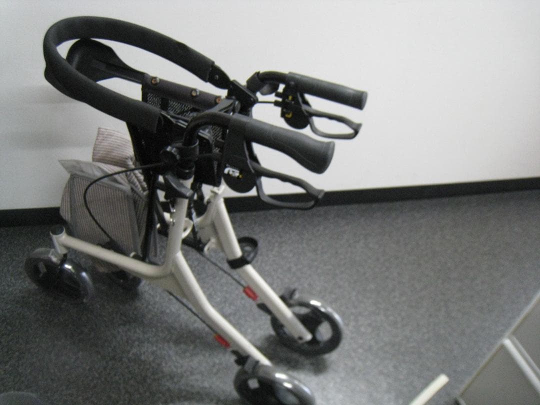 屋外用 四輪 歩行車 ショッピングターン 安寿 アロン化成 送料無料　③