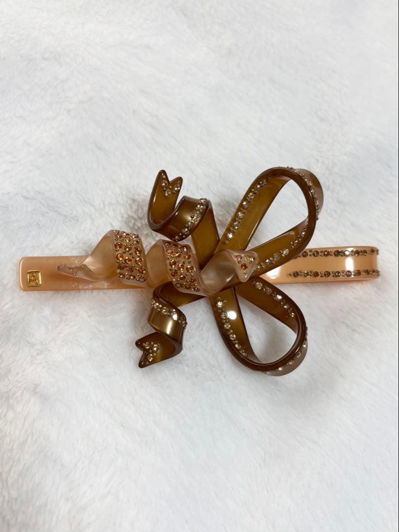ALEXANDRE DE PARISストーン付きベージュリボンクリップ