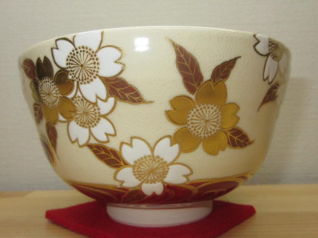 送料込【逢絢亭】茶道具 茶碗 京焼 桜花流水の図 真葛（宮川）香斎 共箱入り