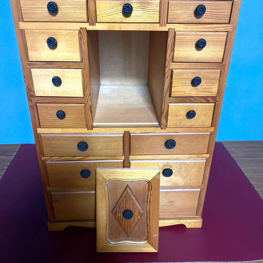 『小物入れ』22個　多段引き出しキャビネット　自然な木目仕上げ　薬棚薬箪笥