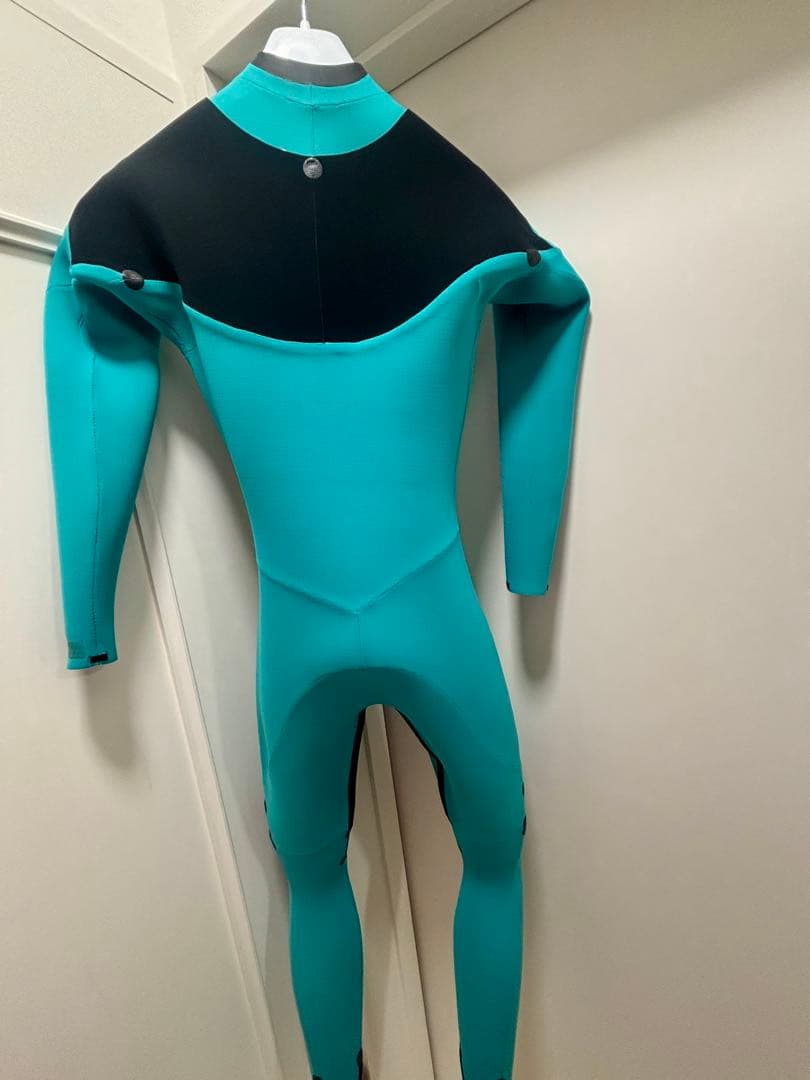 セール中新品未使用 ML ROXY フルスーツ 2/3 Hybrid U-Zip