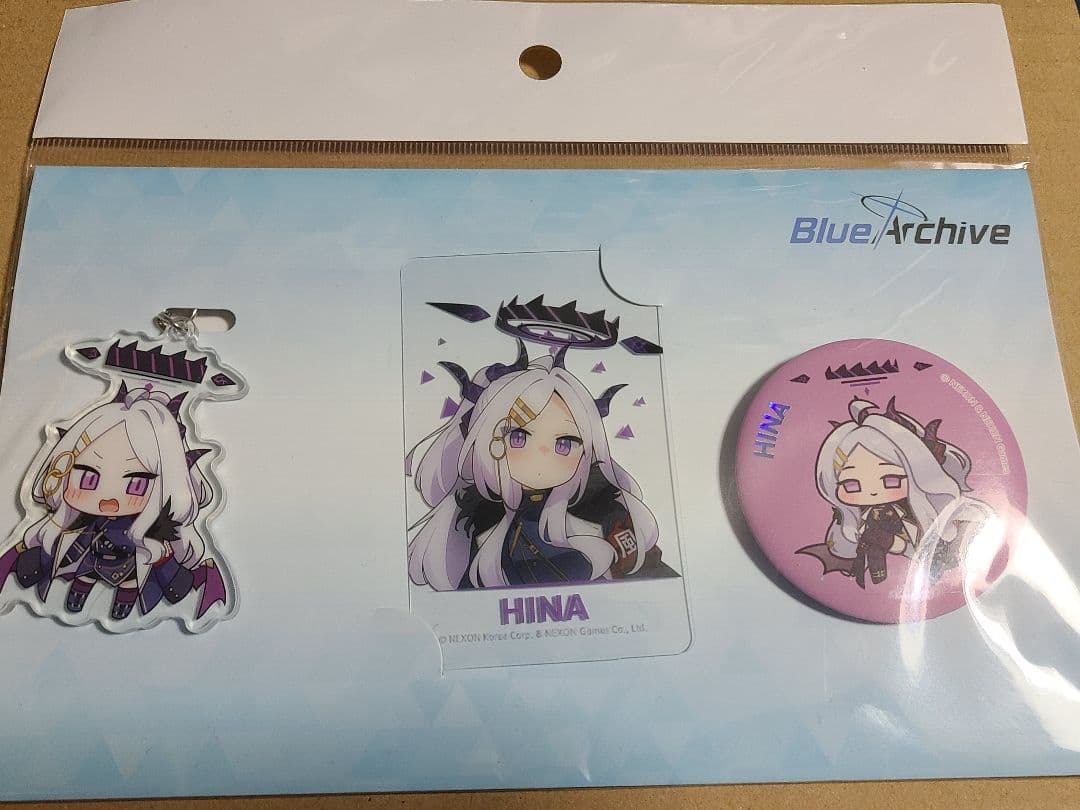 ブルーアーカイブ　ヒナ　アクリルキーホルダー　缶バッチ　アクリルカード