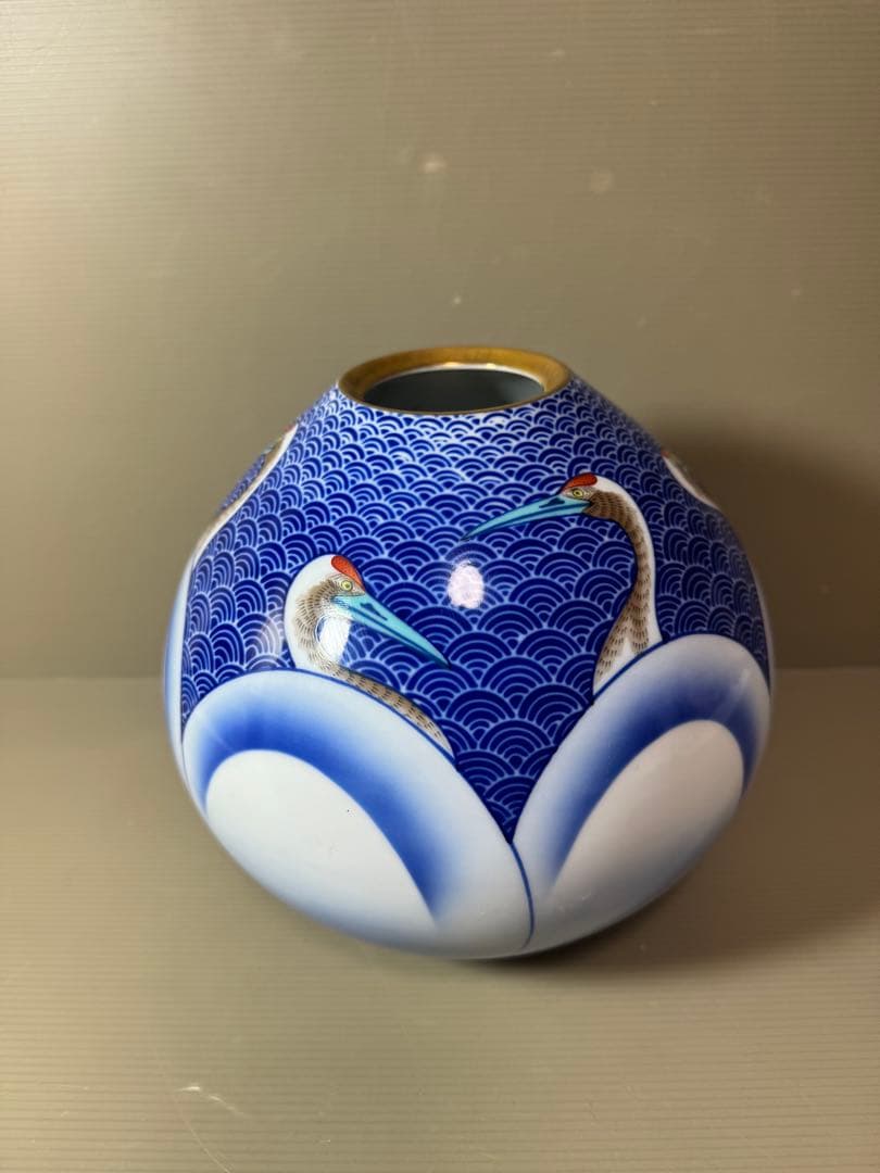 2886 香蘭社　鶴絵　青海波　花瓶　金彩