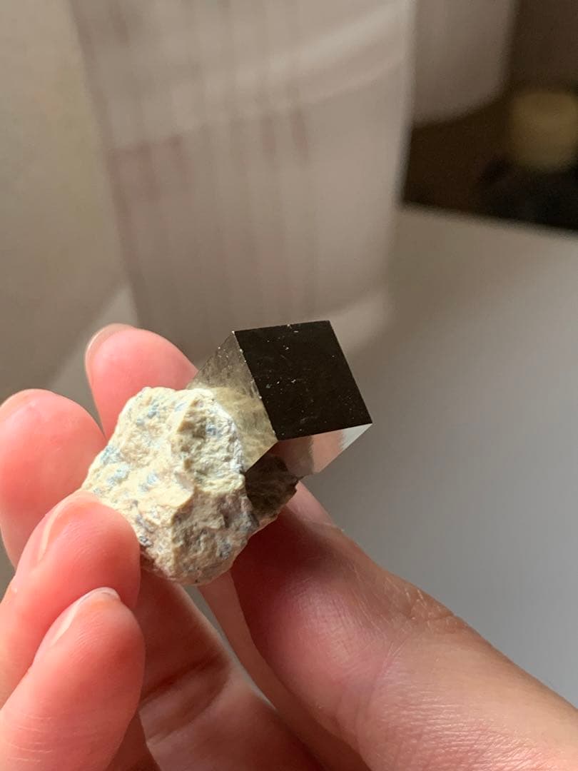 最上級！　パイライト　キューブ型原石　黄鉄鉱　鉱物標本　珍品　水石　根付　翡翠