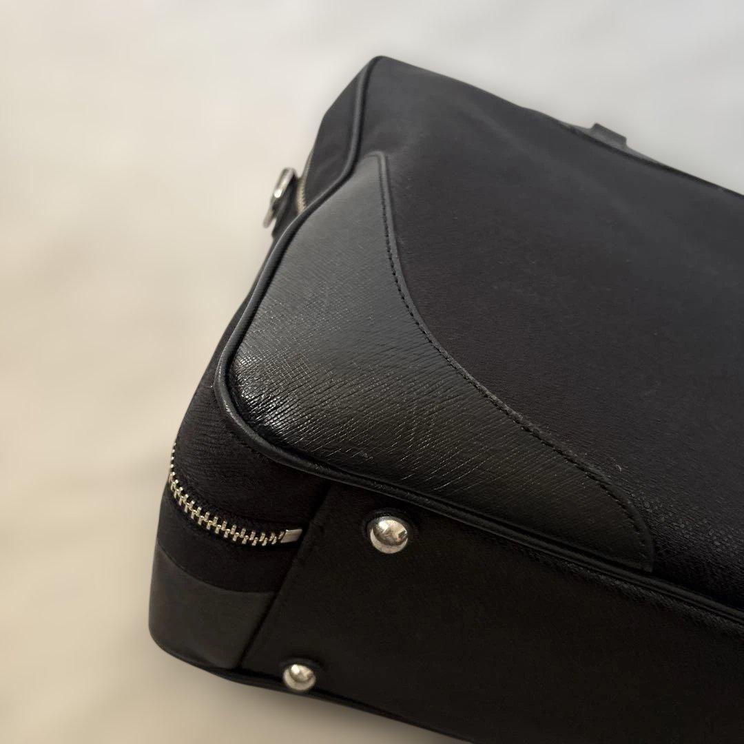 人気✨ペッレモルビダ　ビジネスバッグ 黒　レザー　2層　パソコン収納可能