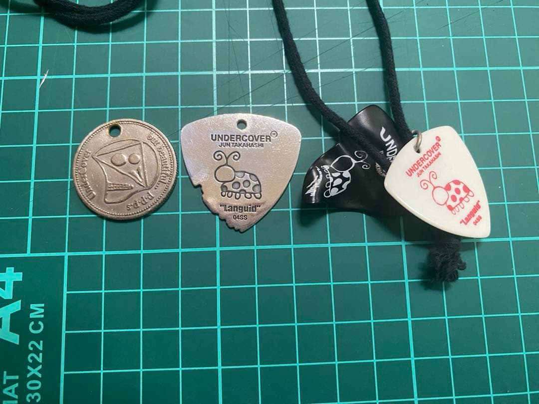 UNDERCOVER メタルペンダント 2個セット ピック型ネックレス