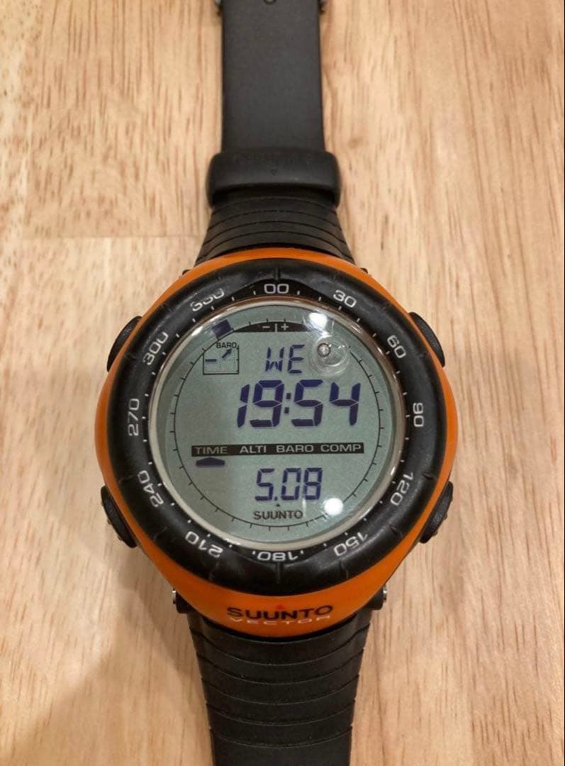 SUUNTO VECTOR デジタル腕時計 オレンジ/ブラック