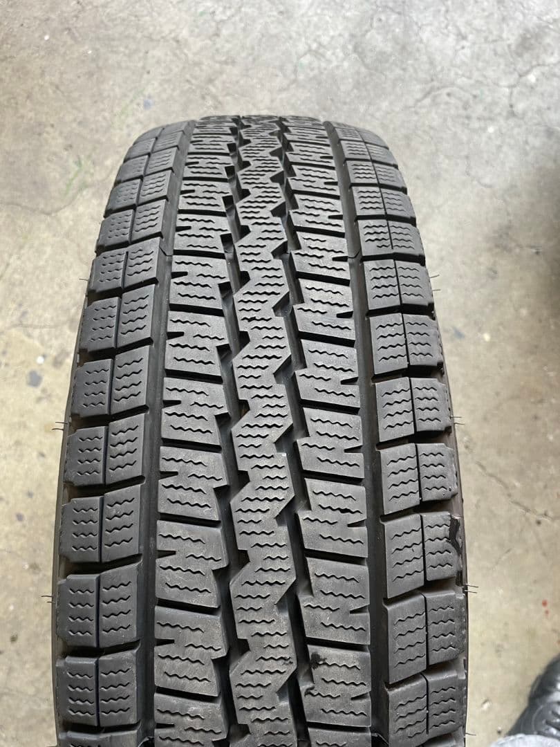 200系ハイエース　スタッドレス　195/80R15